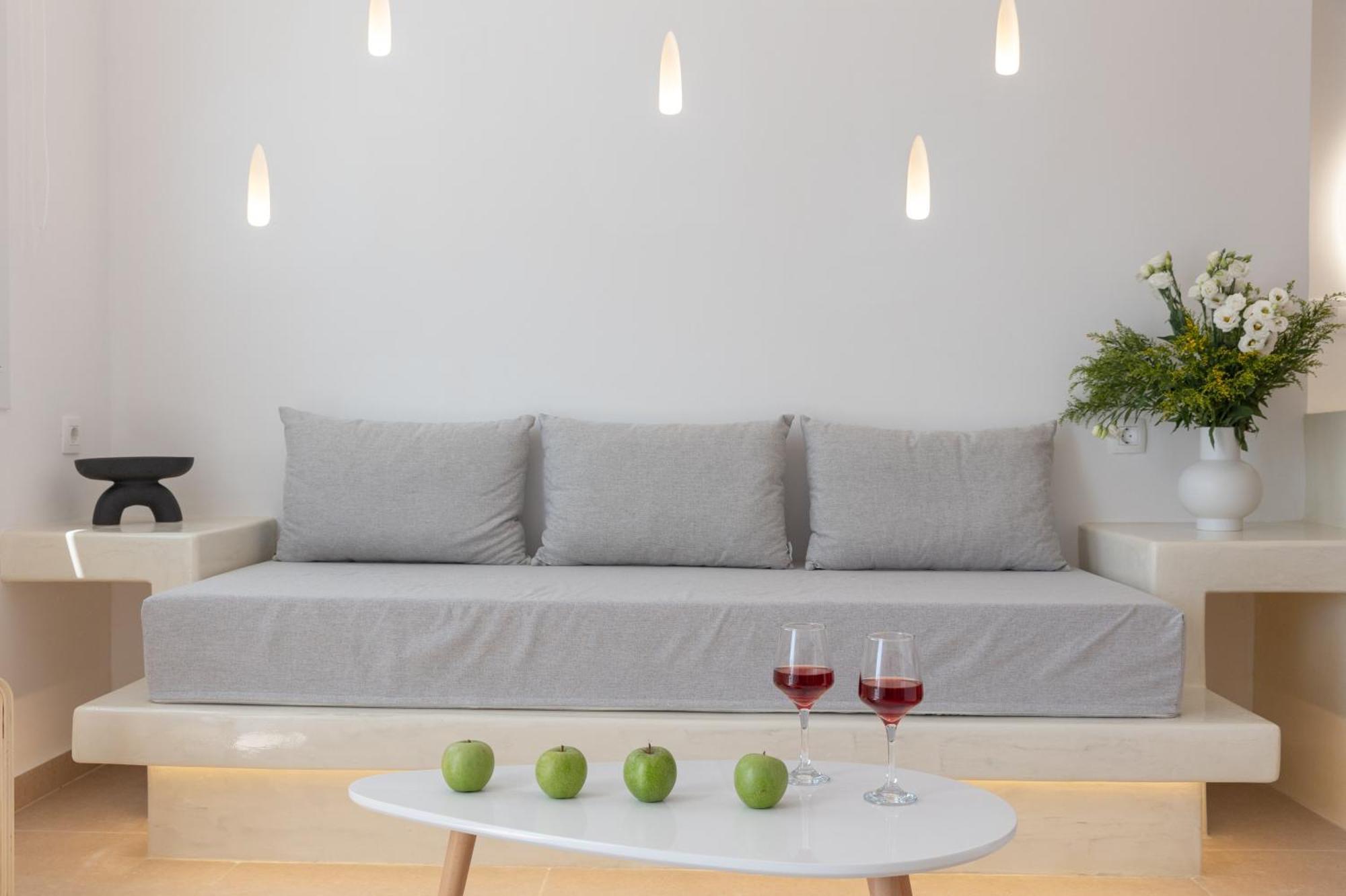 Theophrasti Suites Foinikiá エクステリア 写真