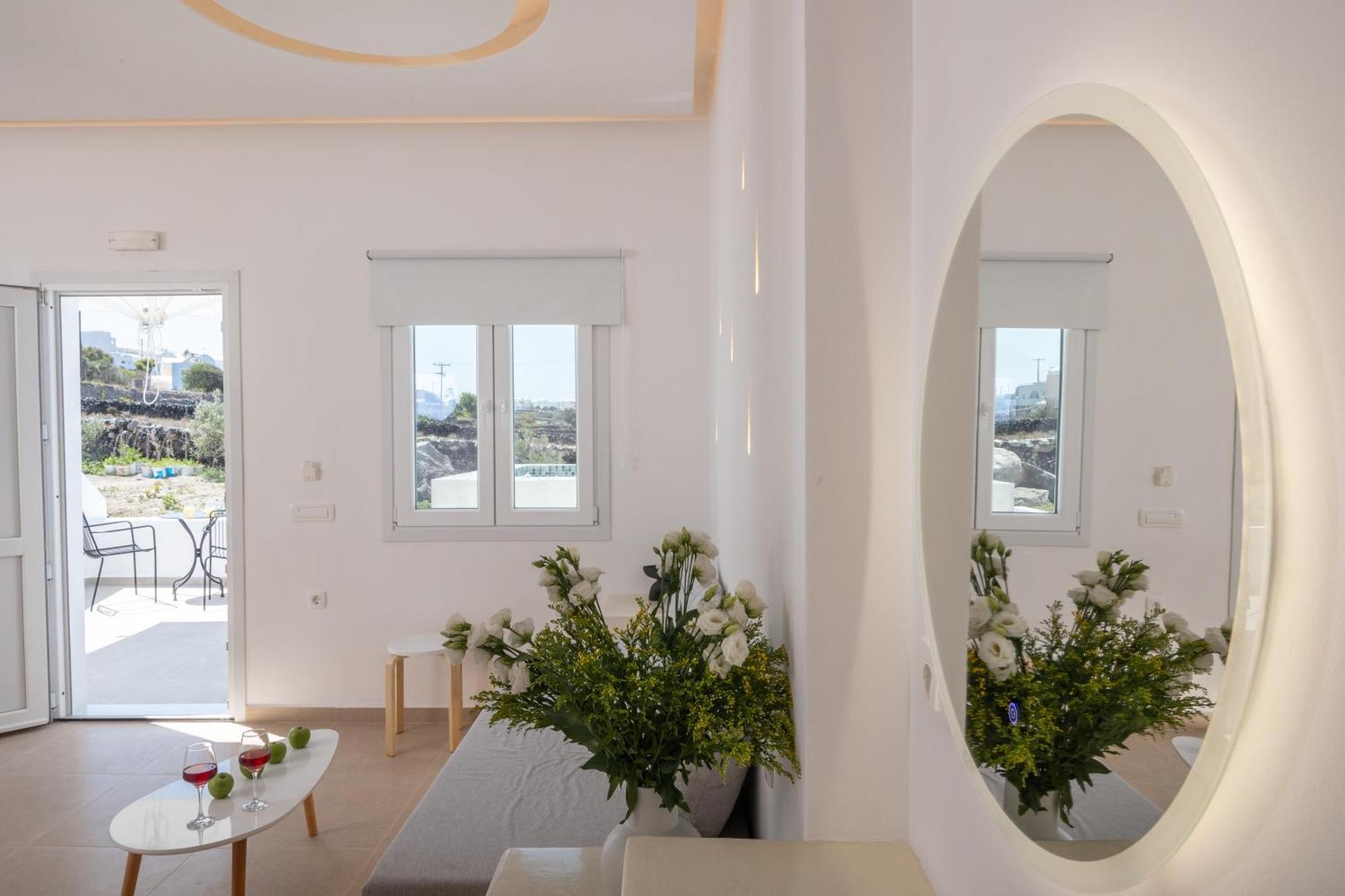 Theophrasti Suites Foinikiá エクステリア 写真