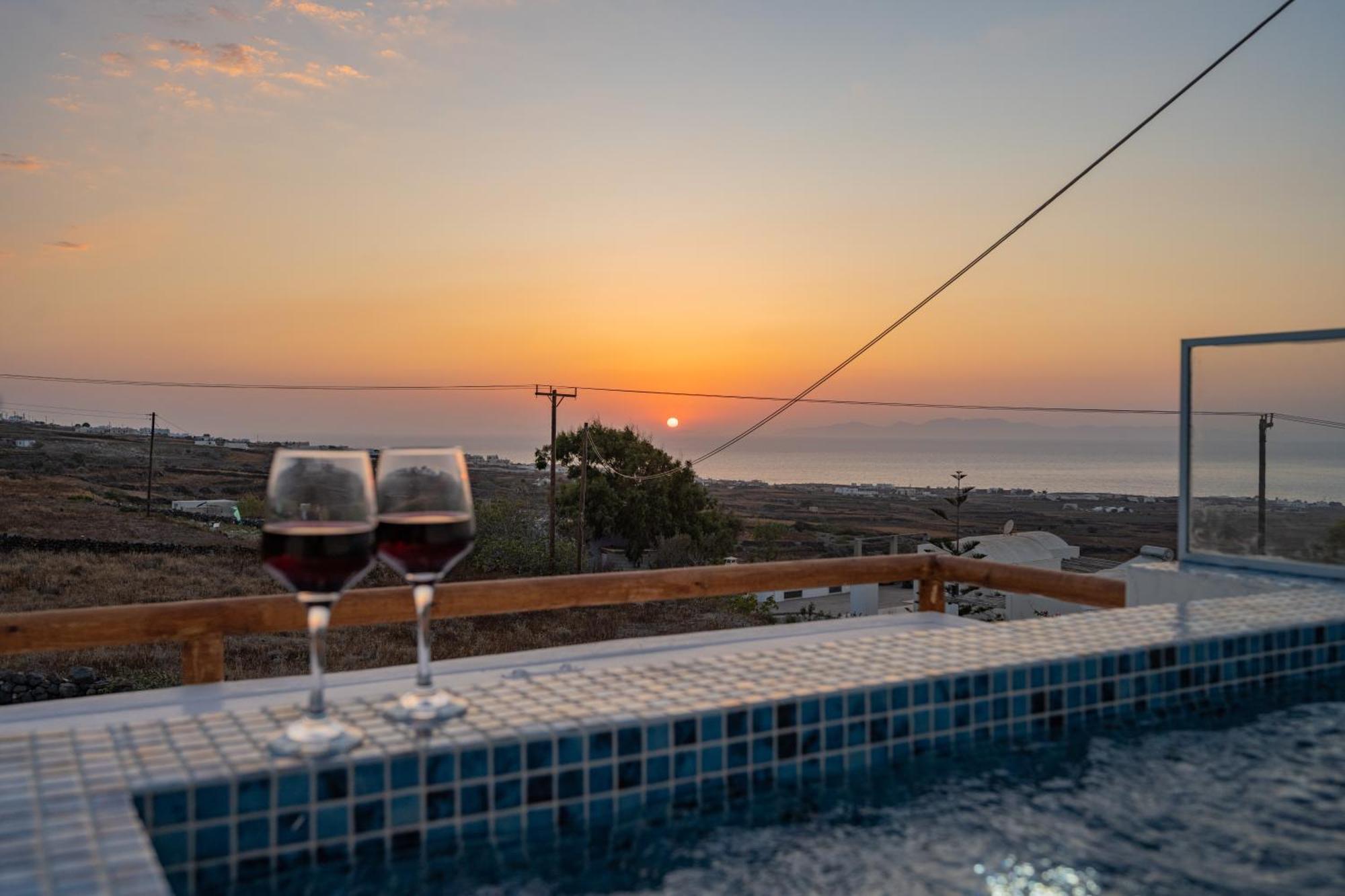 Theophrasti Suites Foinikiá エクステリア 写真
