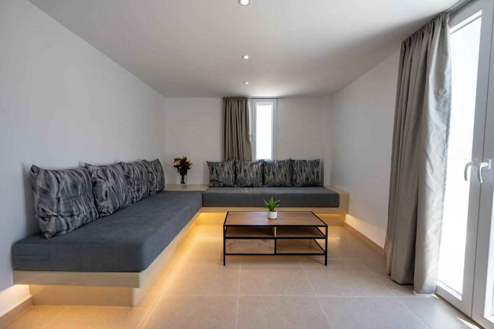 Theophrasti Suites Foinikiá エクステリア 写真